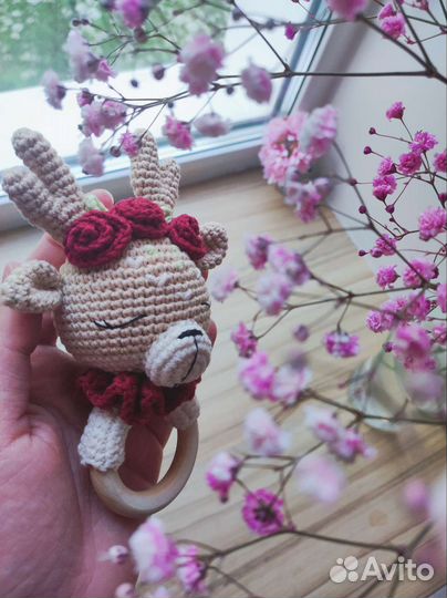 Вязаная погремушка/грызунок ручной работы