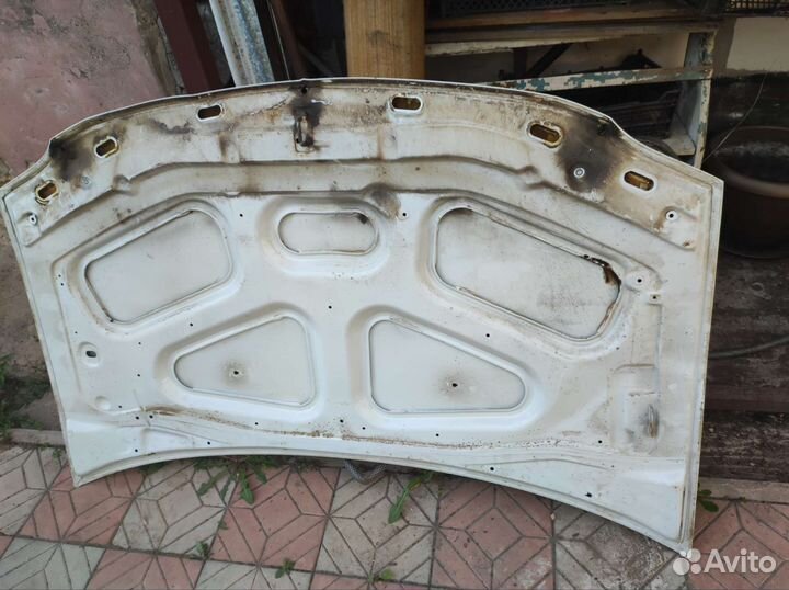 Капот на LADA largus