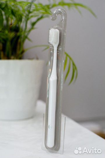 Зубная щетка Dr. Bei белая