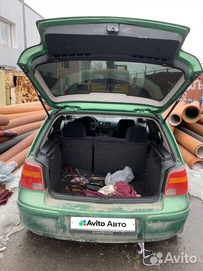 Volkswagen Golf 1.4 МТ, 2000, битый, 350 000 км