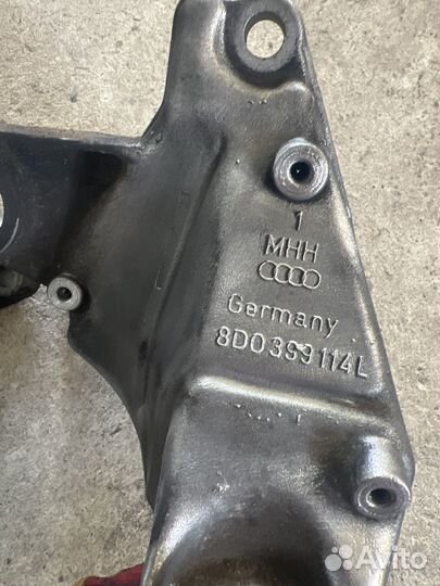 Кранштейн кпп 8D0399114 Audi A4 Passat B5