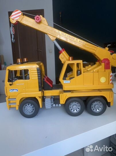 Подъёмный кран MAN от Bruder масштаб 1:16