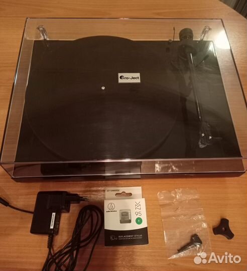 Проигрыватель Pro-Ject Debut Carbon DC Piano Black