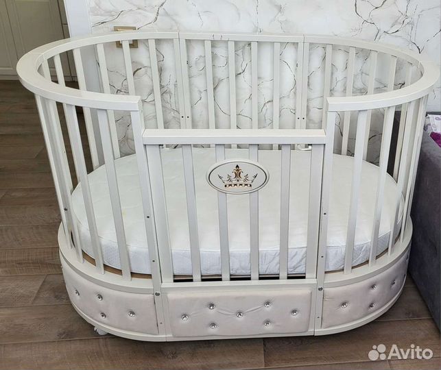 Детская кровать с маятником овальная