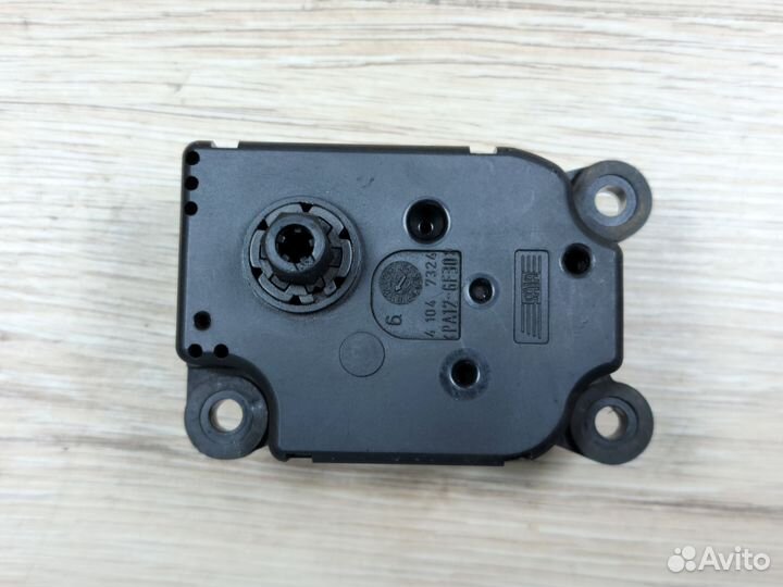 Моторчик заслонки отопителя Пежо Ситроен Рено