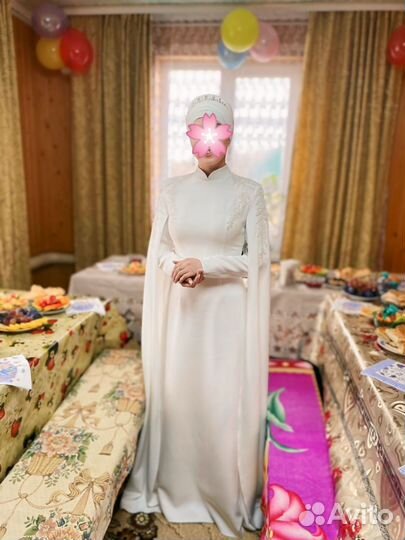 Платье на никах 42