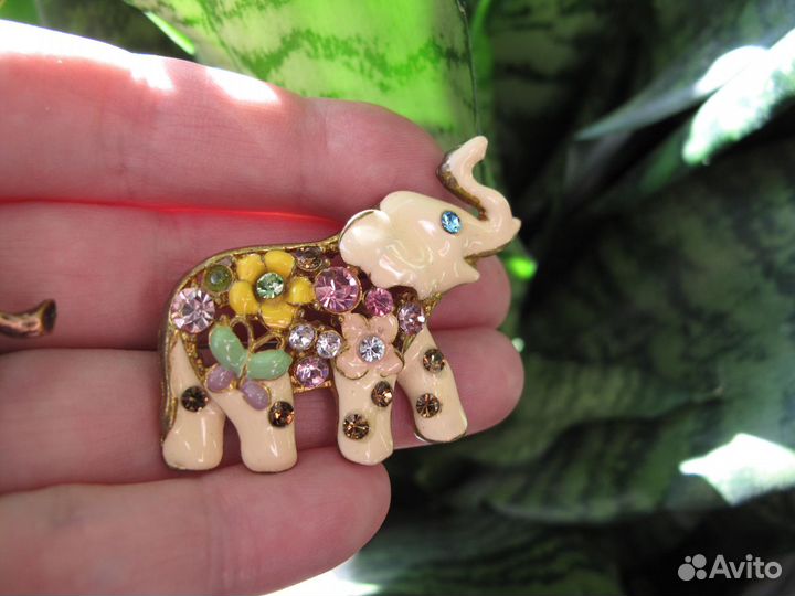 Винтажные броши: слон и цветы