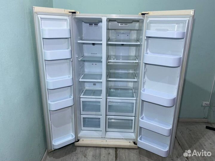 Холодильник Side by side Samsung