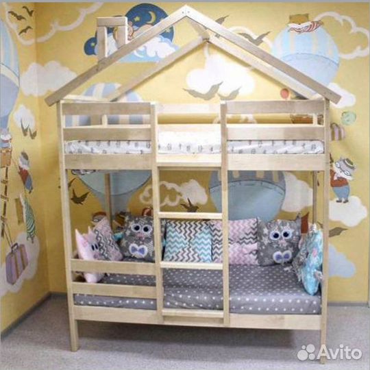 Двухъярусная кровать домик