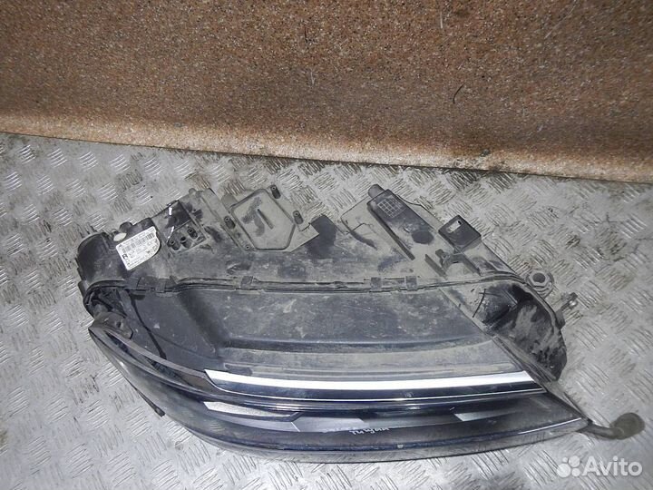Фара правая Volkswagen Tiguan