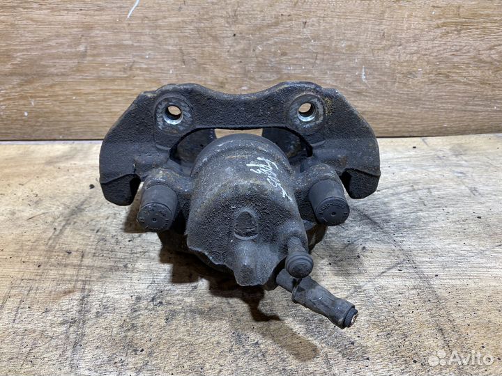 Суппорт передний левый Ford Focus 2 S80