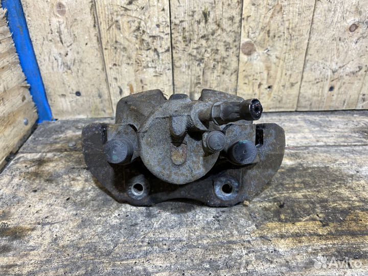 Суппорт передний правый Volvo S40, V50