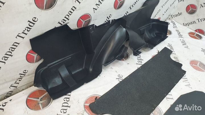 Обшивка багажника на Mercedes-Benz W123