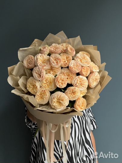 Пионовидный букет роз