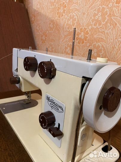 Швейная машина Чайка 143