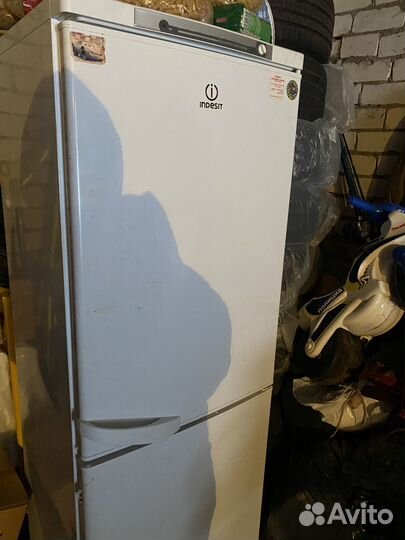 Продаю холодильник indesit