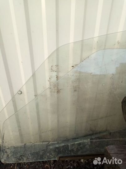 Левое переднее боковое стекло на ваз 2114