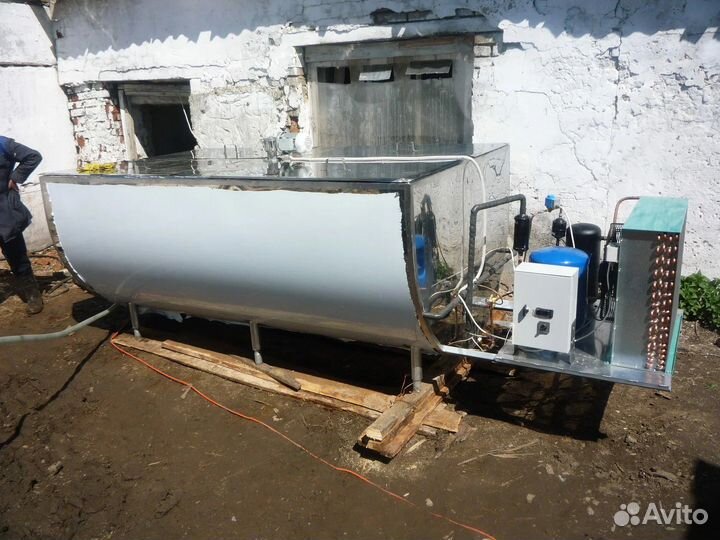 Охладитель молока 1200 л