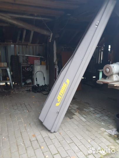 Бокс на крышу автомобиля