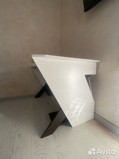 Компьютерный стол геймерский