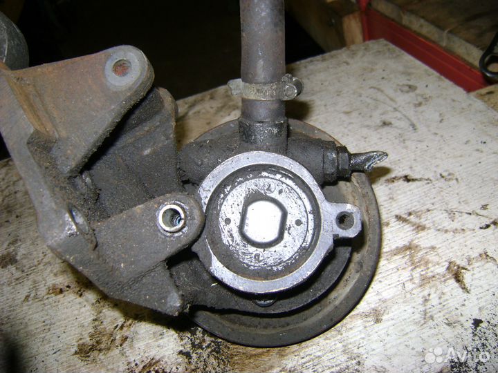 Насос гур Ford Scorpio 88WF-3A 733-A1B