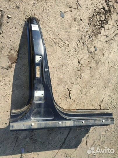 Стойка кузова центральная правая Volkswagen Passat