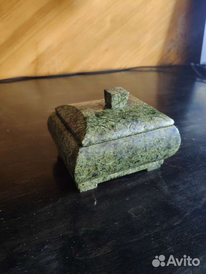 Шкатулка из змеевика