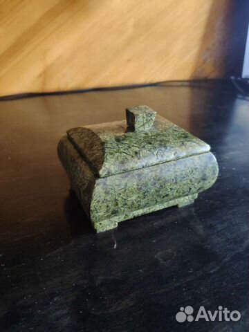 Шкатулка из змеевика