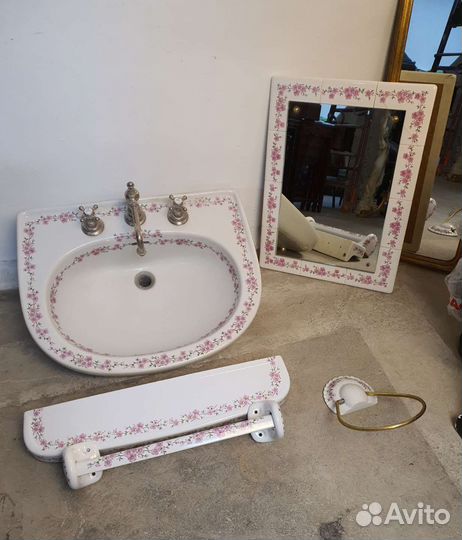 Антикварный набор. Ванная комната. Фарфор. XX век