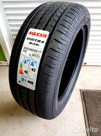 Maxxis Victra M-36 245/40 R18 93W