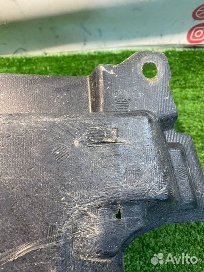 Защита двигателя(4) передняя правая Toyota Sienta