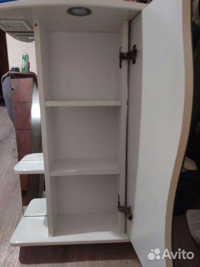 Шкаф с зеркалом в ванную