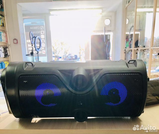 Мощная беспроводная колонка с пультом