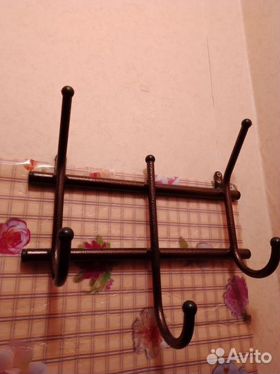 Вешалка настенная металлическая