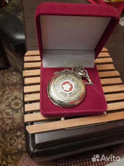 Часы на цепочке