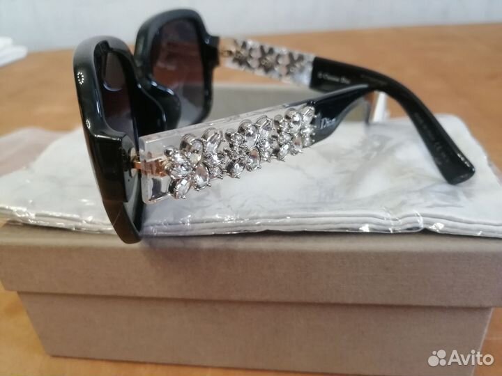 Солнцезащитные очки женские