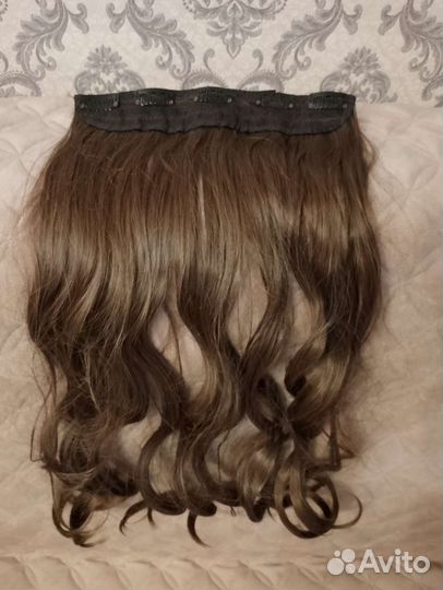 Волосы на заколках русые