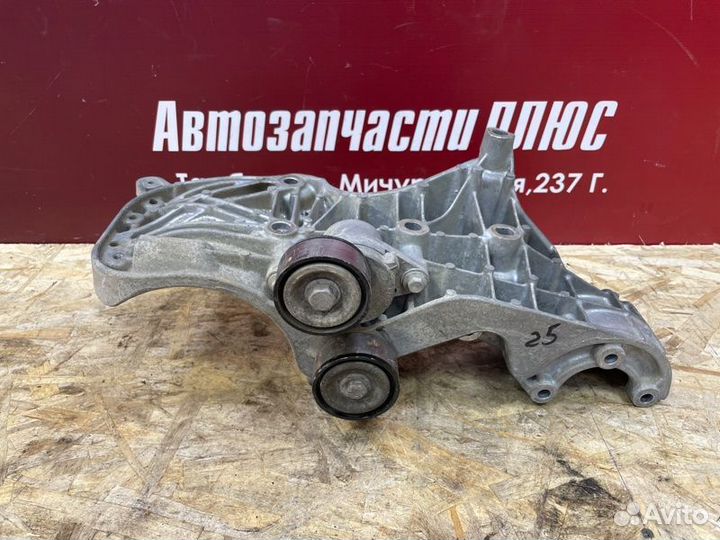 Кронштейн генератора Renault Logan