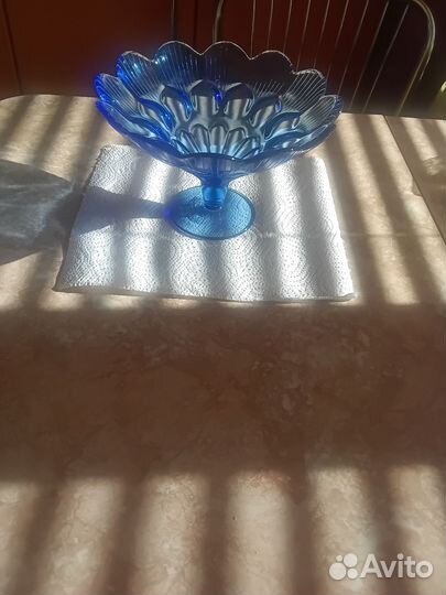 Ваза для фруктов на ножке