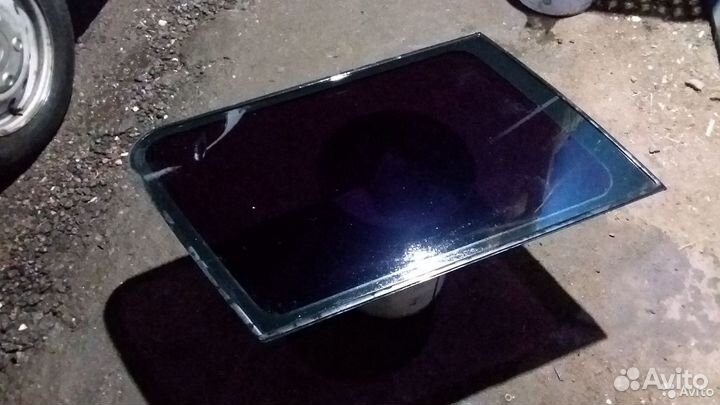 Стекло заднее левое боковое Mitsubishi Pajero 2