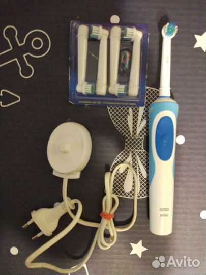 Электрическая зубная щетка oral b с насадками
