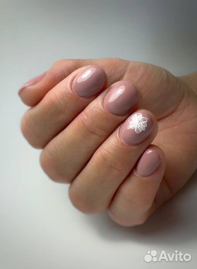 Модель на ногти