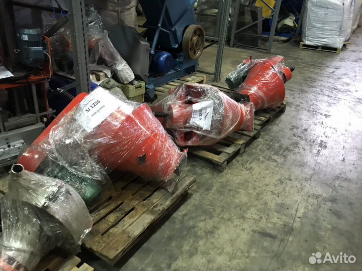 Шнековый питатель для подачи сырья в гранулятор