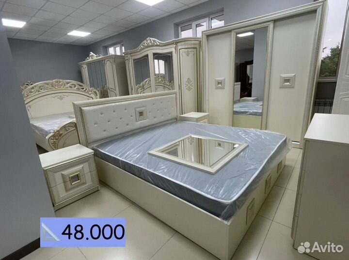 Спальные гарнитуры