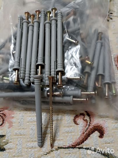 Дюбеля с саморезами