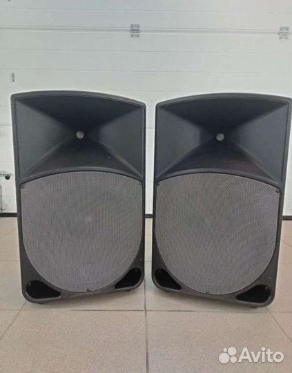 Mackie thump15a