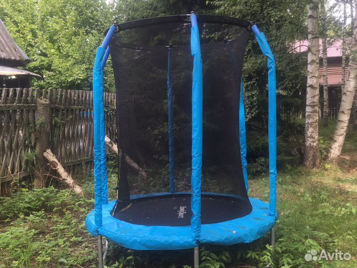 Батут с защитной сеткой