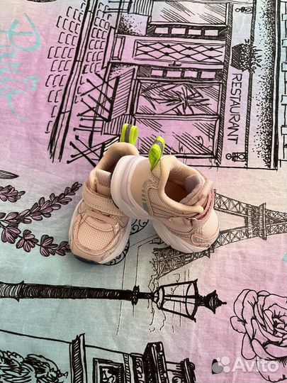 Кроссовки детские 20 р