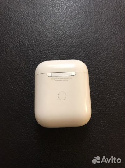 Футляр Apple AirPods 2 с возможностью беспроводной