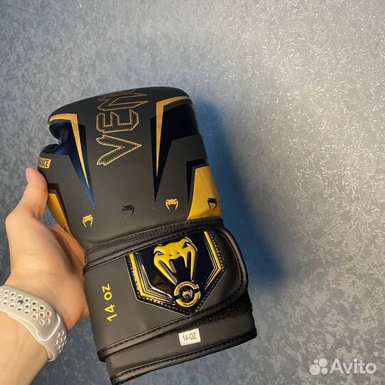 Боксерские перчатки Venum